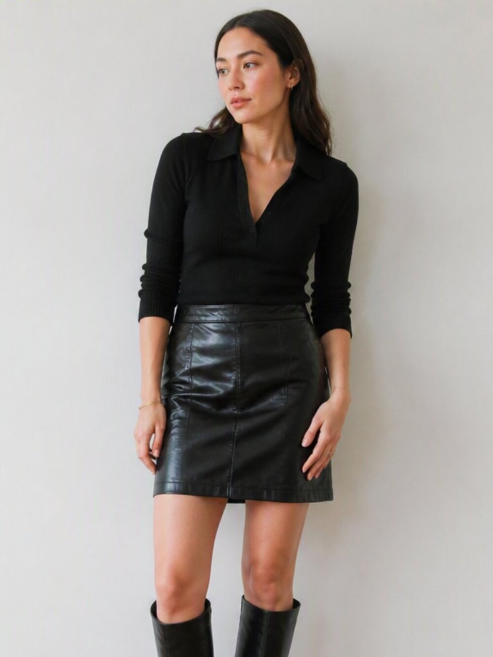 VINTAGE WILSONS Black Leather Mini Pencil Skirt 70s 80s Mob Wife Classic Moto